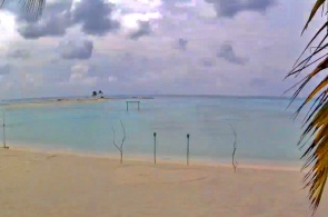 Вид на курорт Иннахура. Веб-камеры Мальдив
