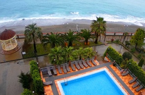 Вид на пляж с отеля Alex Beach. Веб-камеры Гагры